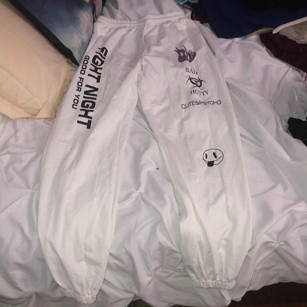White street wear sweatpants